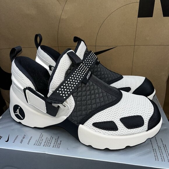 NEW Nike Jordan Trunner LX Light Orewood Brown HQ2164-102 Women's Size 9 - Picture 1 of 7